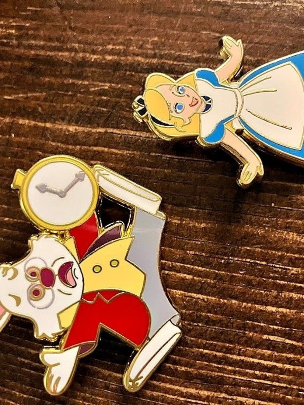 LE Disney Alice in wonderland pin set